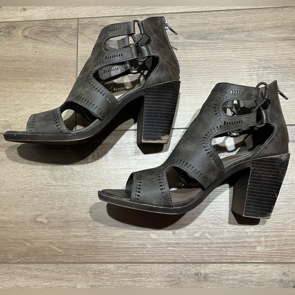 Jellypop Criscilla Fashion Heel Sandal Laser cut detail Size 9 - Picture 4 of 7